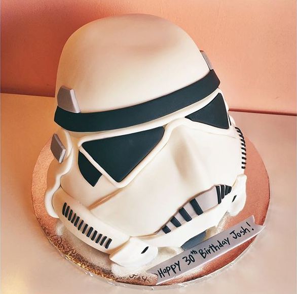 storm trooper helmet cake